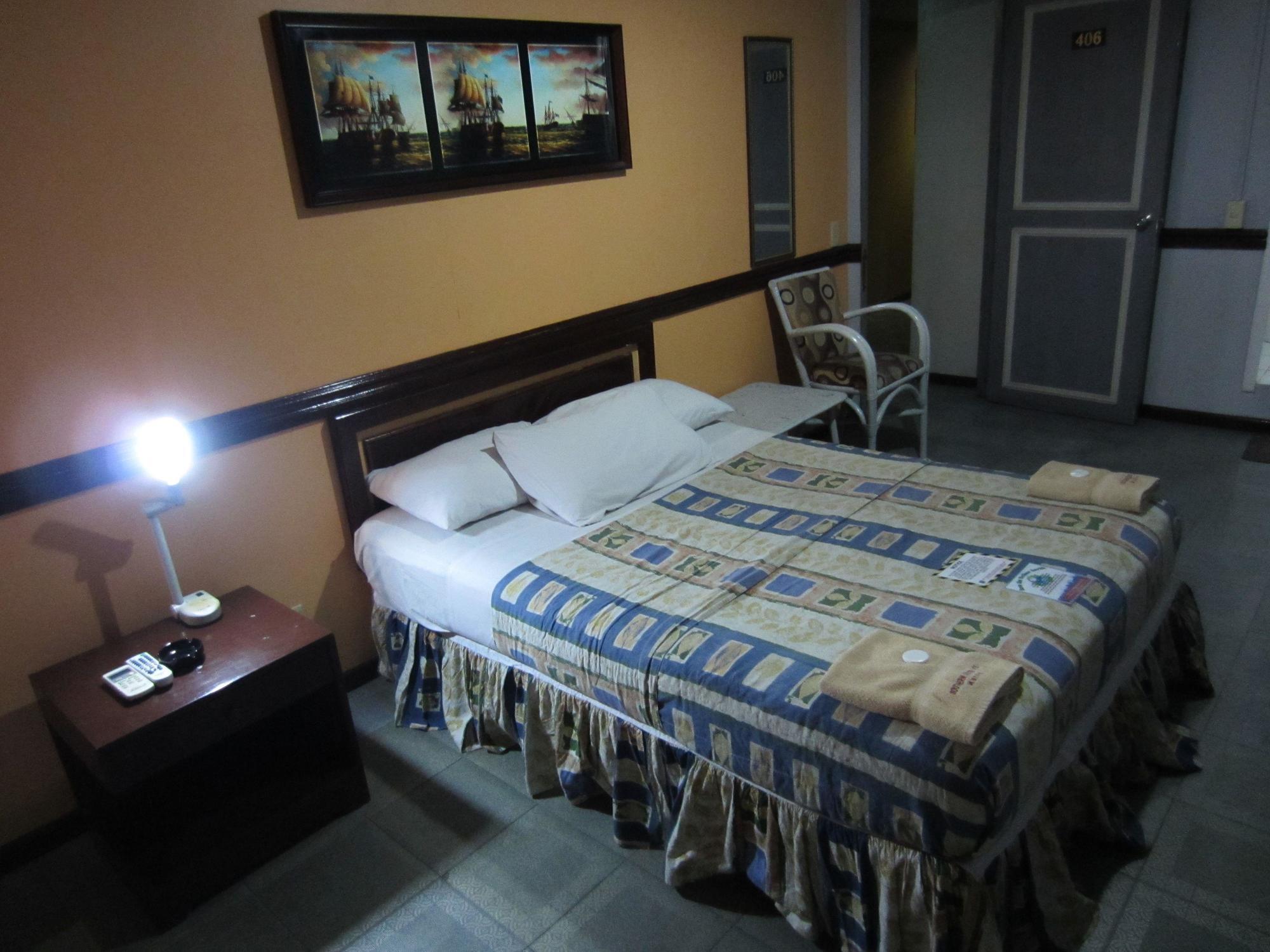The Southern Cross Hotel Манила Экстерьер фото