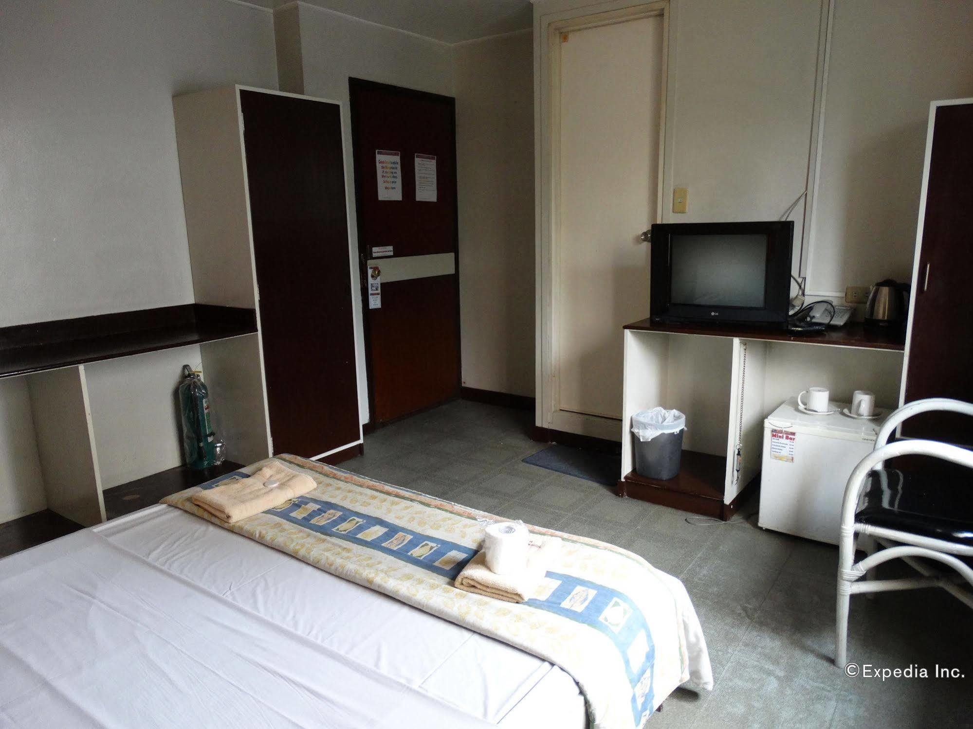 The Southern Cross Hotel Манила Экстерьер фото